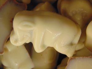 Zoodiertjes gevuld met pistache VDV Chocolaterie sint Sint Maarten Sinterklaas chocolade zoodiertjes witte chocolade pistache